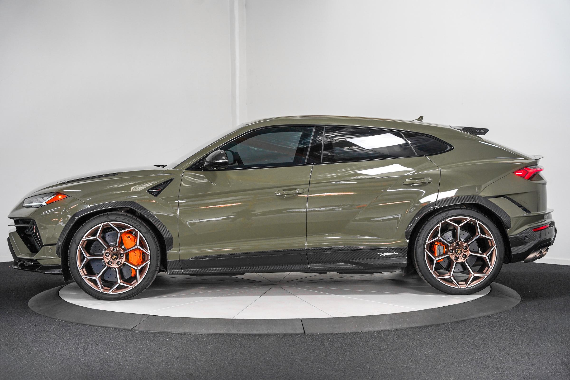 
								2023 Lamborghini Urus Performante full									