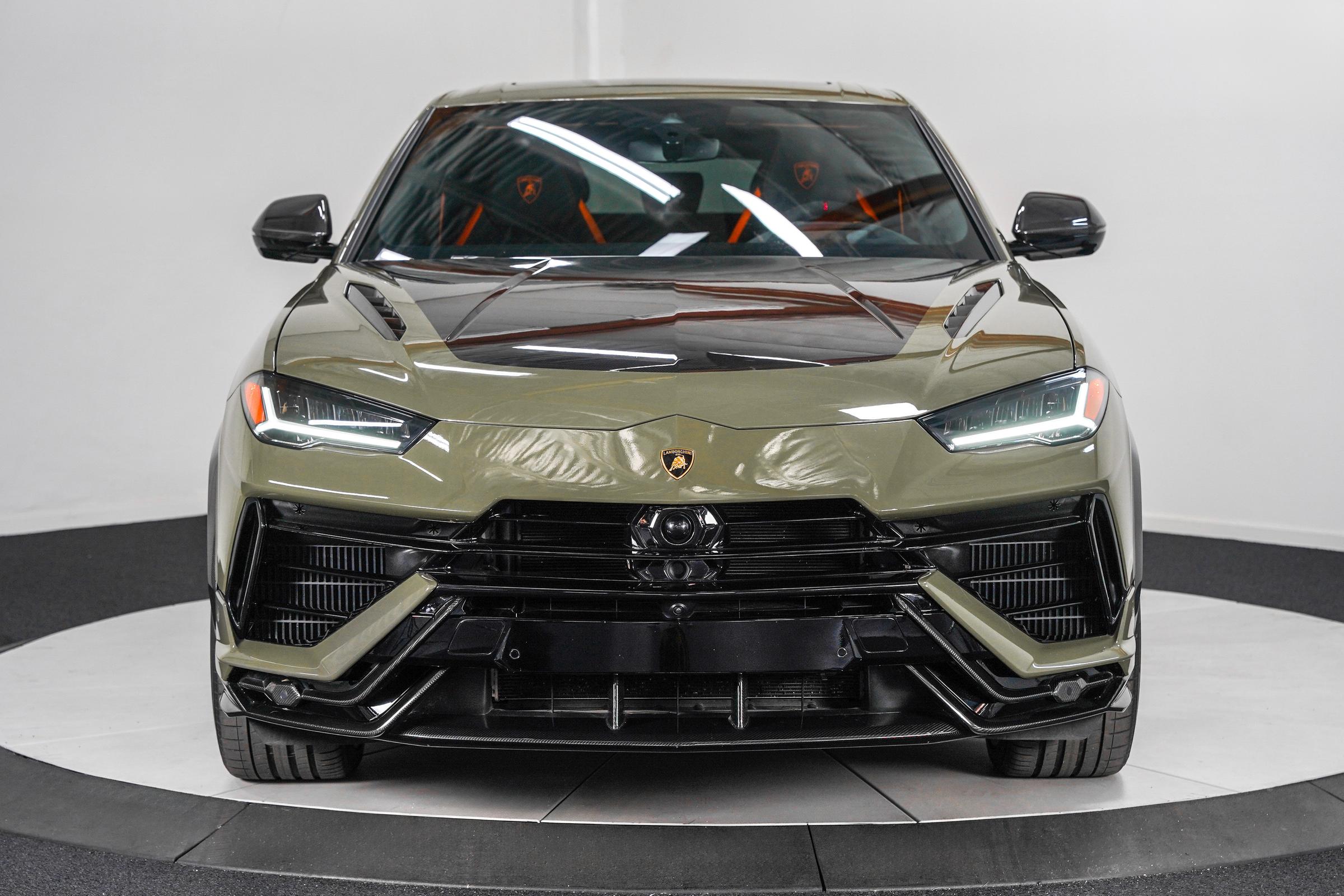
								2023 Lamborghini Urus Performante full									
