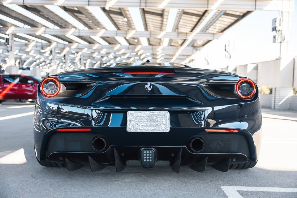
								2018 Ferrari 488 GTB full									