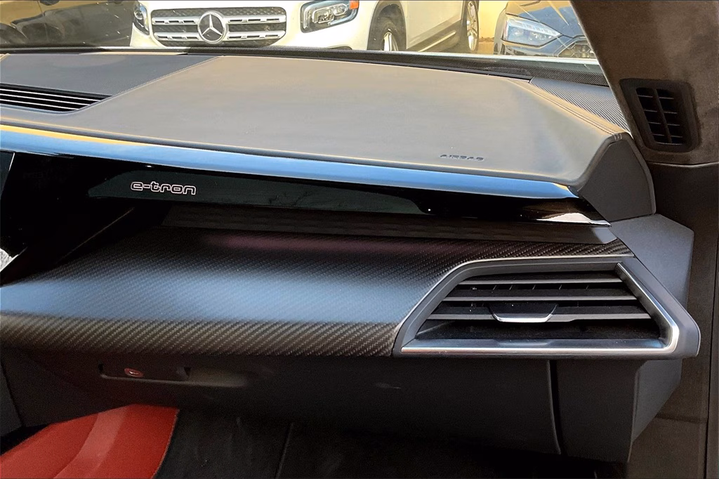 
								2024 Audi RS e-tron GT full									