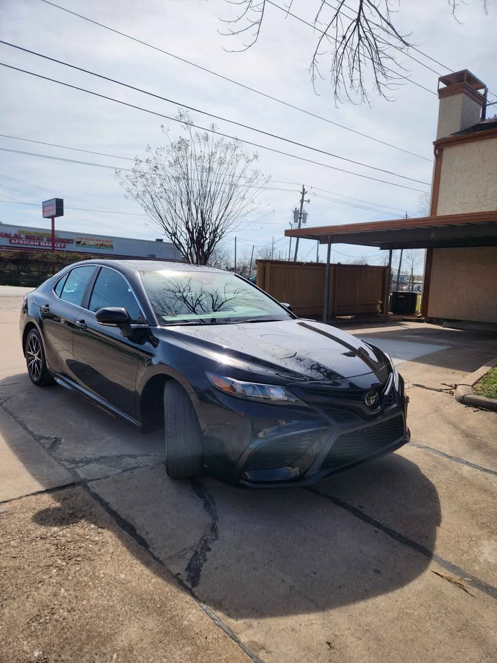 
								2023 Toyota Camry SE Nightshade Edition Sedan 4D full									