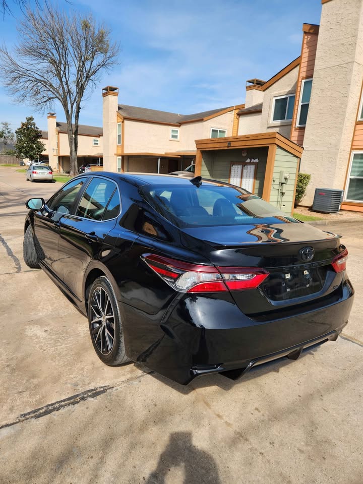 
								2023 Toyota Camry SE Nightshade Edition Sedan 4D full									