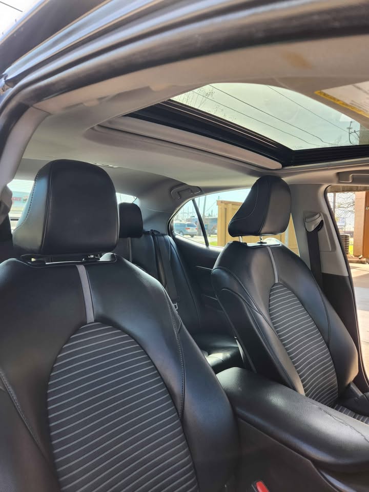 
								2023 Toyota Camry SE Nightshade Edition Sedan 4D full									