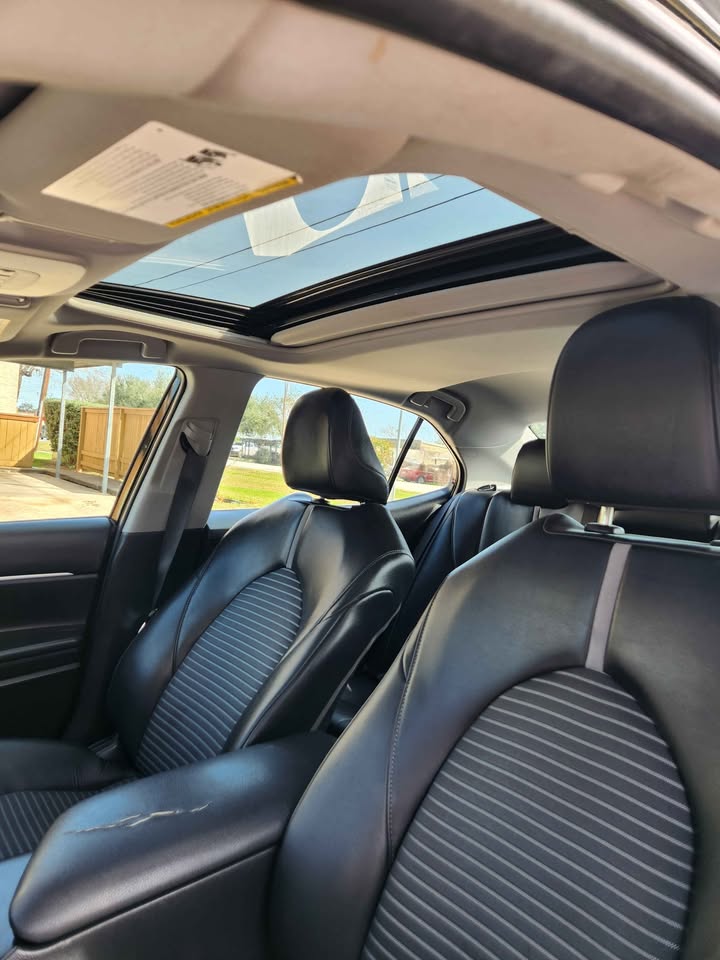 
								2023 Toyota Camry SE Nightshade Edition Sedan 4D full									